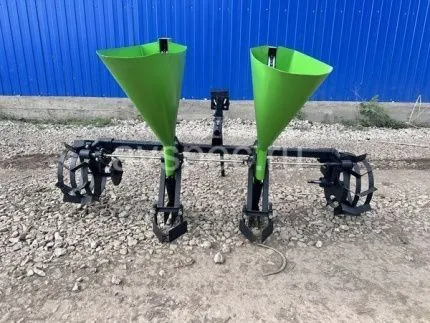 Чеснокосажалка (сеялка чеснока) двухрядная на одноточечную навесную систему
